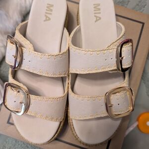 🎀 MIA Women's Cream Sandals